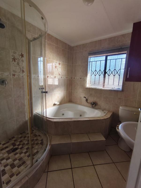 3 Bedroom Property for Sale in Geelhoutpark North West